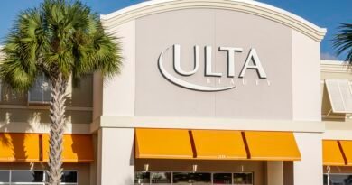 Ulta Beauty stock drops as company reports mixed earnings, gives 2026 guidance Ulta Beauty stock drops as company reports mixed earnings, gives 2026 guidance
