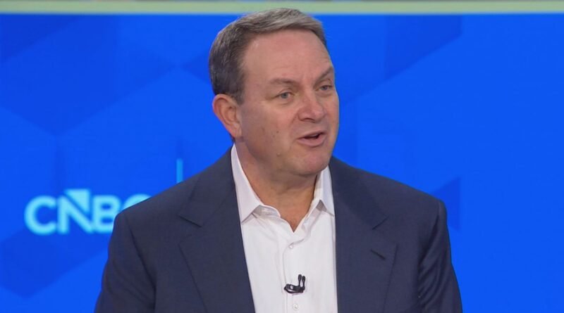 Versant debut earnings report shows continued pay TV pressure, digital growth