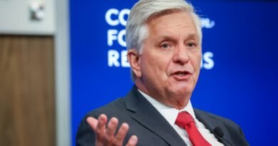 Fed Governor Waller says Iran war and labor market risks are keeping central bank on hold