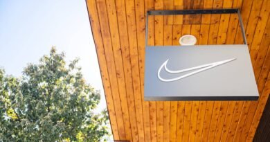 Nike shares fall 9% on weak outlook, expected 20% sales decline in China