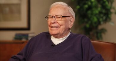 Warren Buffett teams up with NBA superstar Stephen Curry for charity lunch, reviving iconic