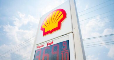 Shell tops profit estimates as Iran war boosts oil price, cuts share buybacks