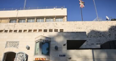 U.K. defends sanctions on Israeli settlements after 30-day consulate closure order